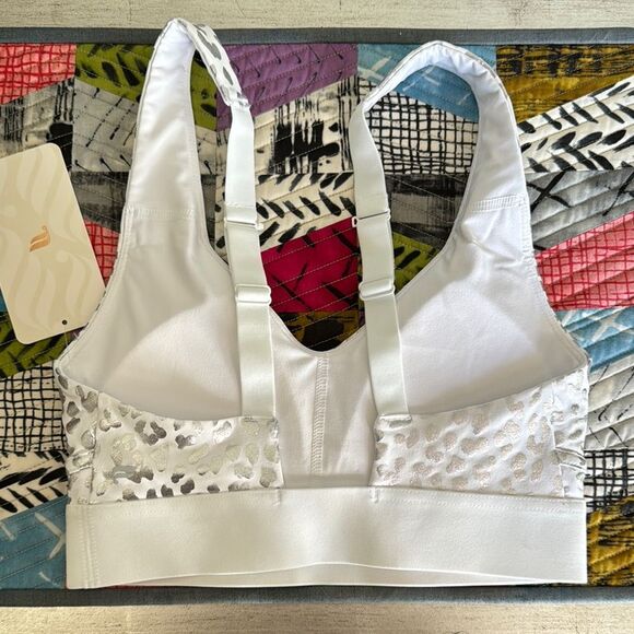 Fabletics White & Silver Leopard Print Sports Bra sz XS All Day Every Day Bra II - Picture 3 of 12